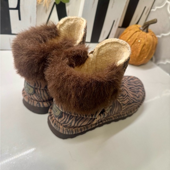 Bearpaw Women’s Size 8 Animal Print Winter Boots - Picture 3 of 8